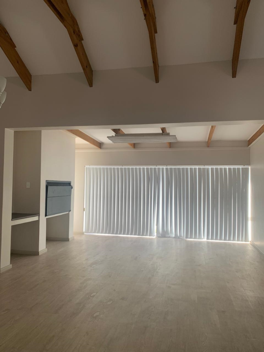 To Let 3 Bedroom Property for Rent in Middedorp Western Cape